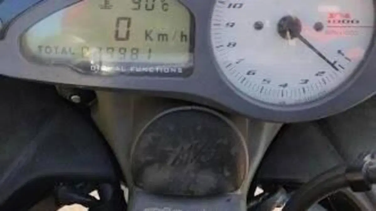 MV Agusta F4 1000 S 1+1 (2004 - 06)  (4)