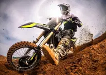 Triumph aggiorna la moto campione del mondo, la TF 250-X 2027