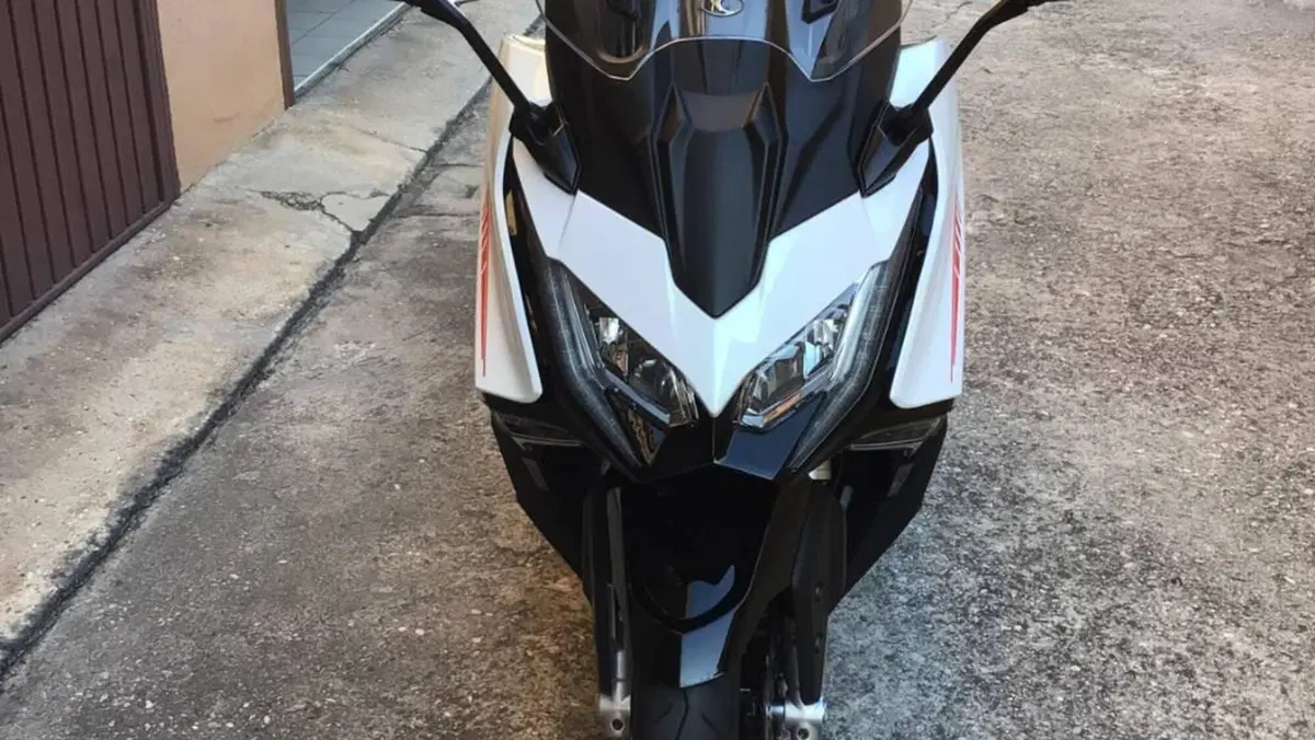 Kymco AK 575 Premium (2025 - 26)  (2)