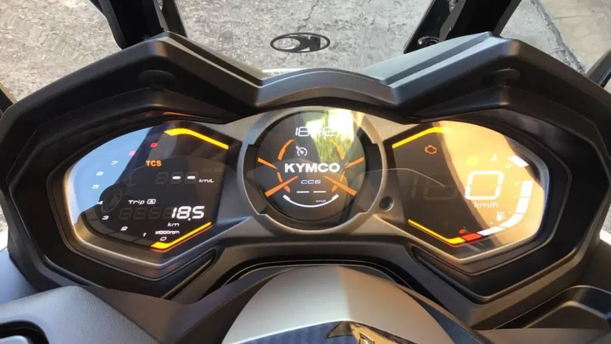 Kymco AK 575 Premium (2025 - 26)  (4)