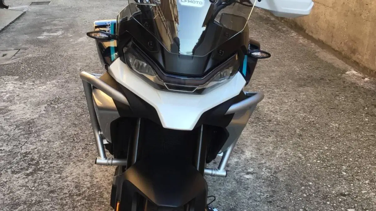 CFMOTO 700MT Adventure (2025 - 26)  (2)