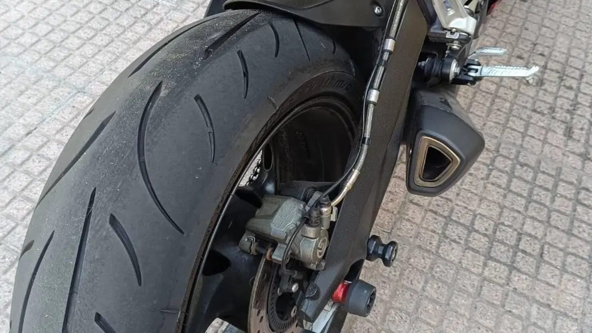 Triumph Street Triple 765 RS (2023 - 26)  (4)