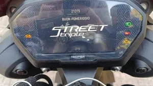 Triumph Street Triple 765 RS (2023 - 26)  (8)