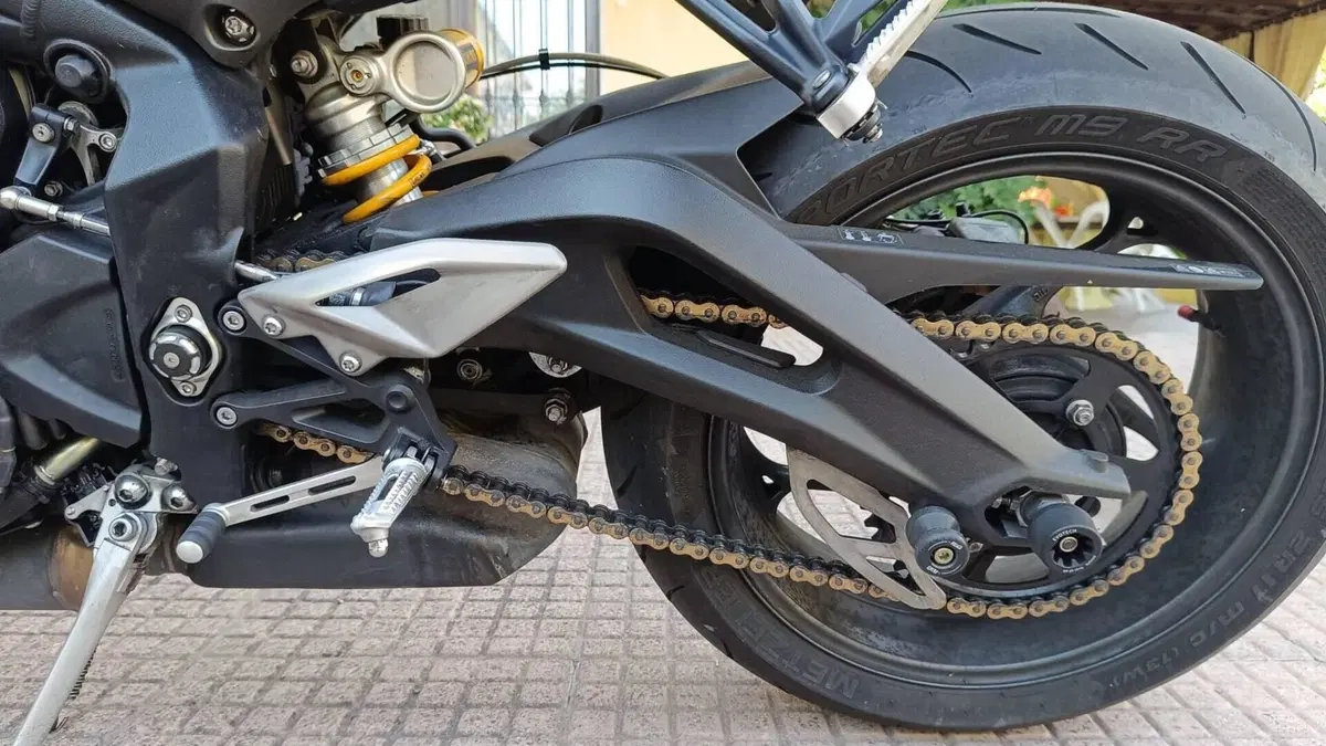 Triumph Street Triple 765 RS (2023 - 26)  (9)