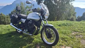 Moto Guzzi V7 III Special (2017 - 20)  (3)