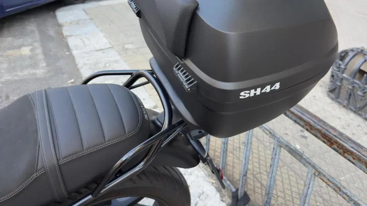 Moto Guzzi V7 Stone (2021 - 24)  (5)