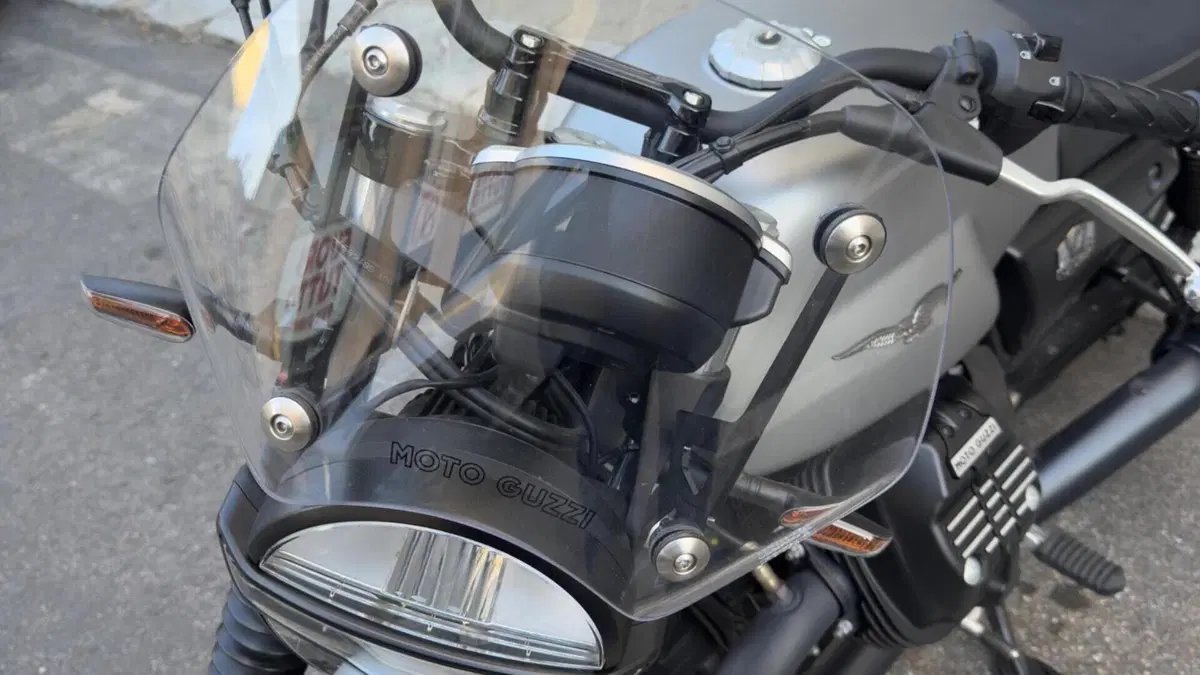 Moto Guzzi V7 Stone (2021 - 24)  (4)