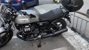 Moto Guzzi V7 Stone (2021 - 24)  (6)