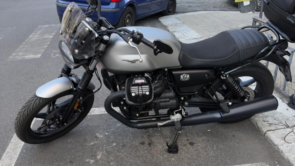 Moto Guzzi V7 Stone (2021 - 24)  (7)