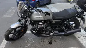 Moto Guzzi V7 Stone (2021 - 24)  (7)