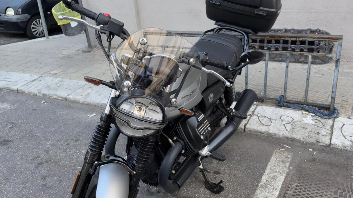 Moto Guzzi V7 Stone (2021 - 24)  (2)