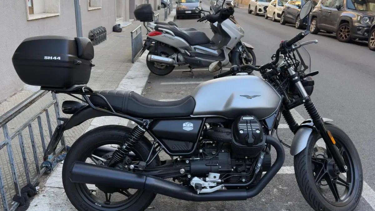 Moto Guzzi V7 Stone (2021 - 24) 