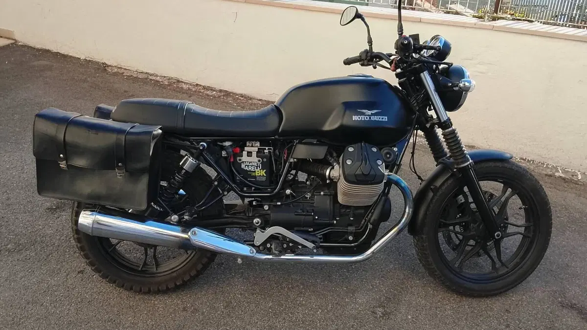 Moto Guzzi V7 II Stone (2015 - 17) 