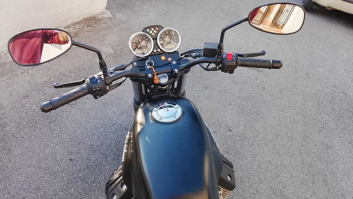 Moto Guzzi V7 II Stone (2015 - 17)  (3)