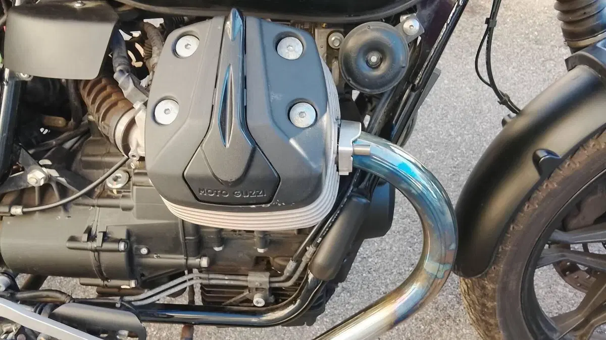Moto Guzzi V7 II Stone (2015 - 17)  (5)