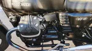 Moto Guzzi V7 II Stone (2015 - 17)  (6)