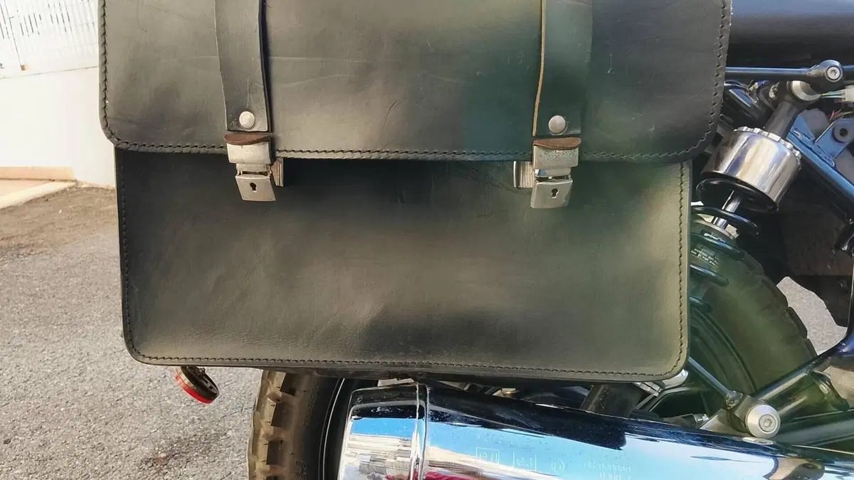 Moto Guzzi V7 II Stone (2015 - 17)  (14)