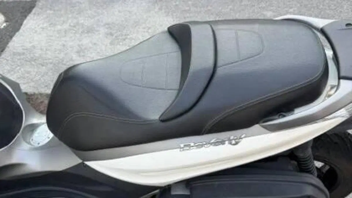 Piaggio Beverly 350 SportTouring ie ABS (2011 - 17)  (2)