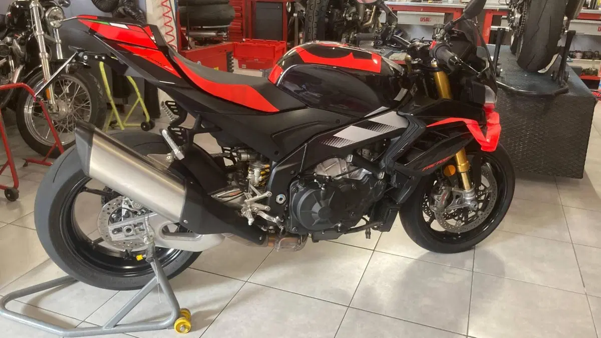 Aprilia Tuono V4 Factory (2025 - 26) 