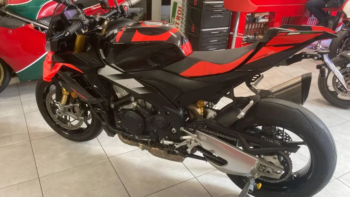 Aprilia Tuono V4 Factory (2025 - 26)  (2)