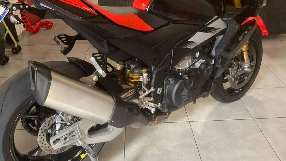 Aprilia Tuono V4 Factory (2025 - 26)  (8)