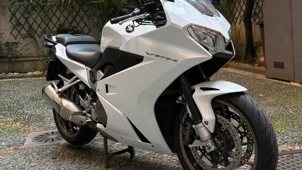 Honda VFR 800 F (2014 - 16)  (2)