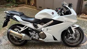 Honda VFR 800 F (2014 - 16)  (3)