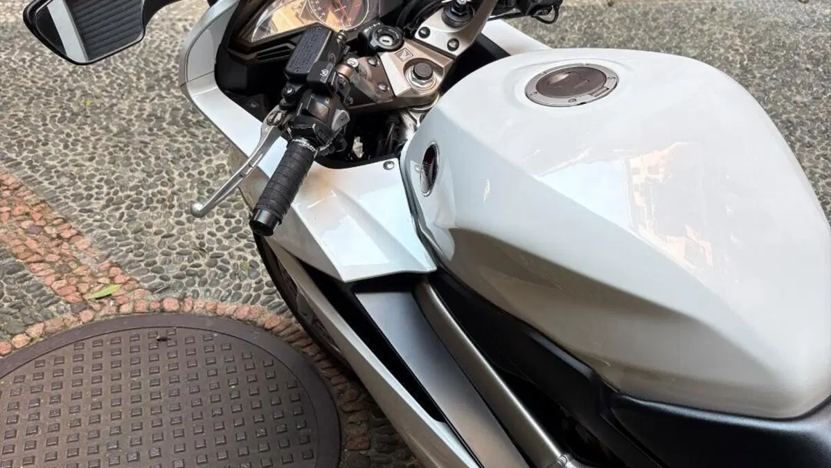 Honda VFR 800 F (2014 - 16)  (7)