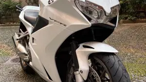 Honda VFR 800 F (2014 - 16)  (11)