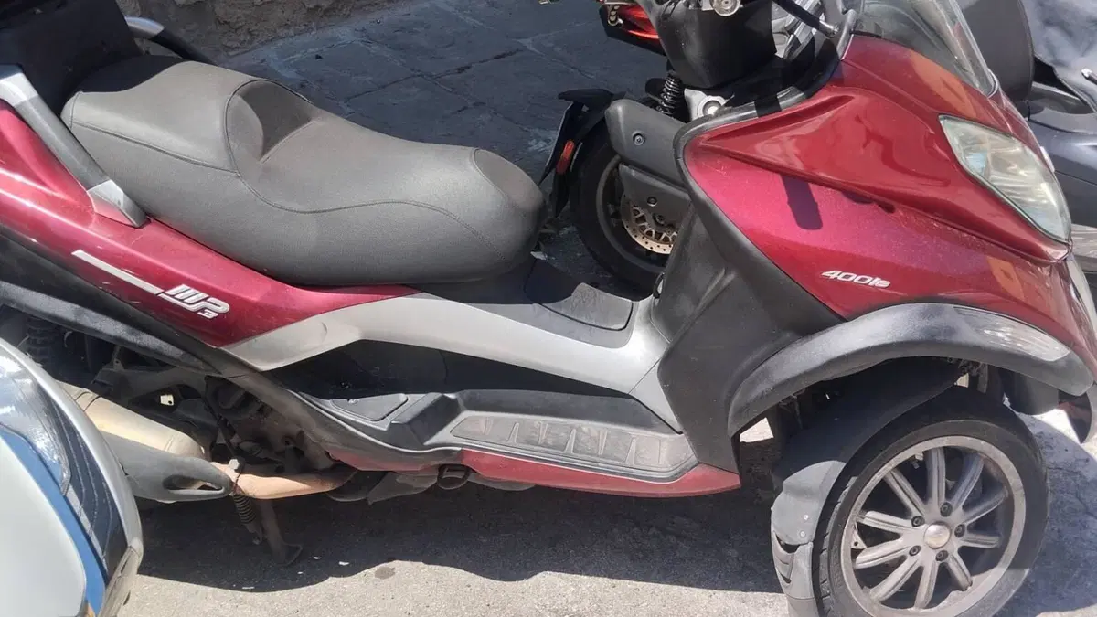 Piaggio MP3 400 i.e. (2010 - 11)  (2)