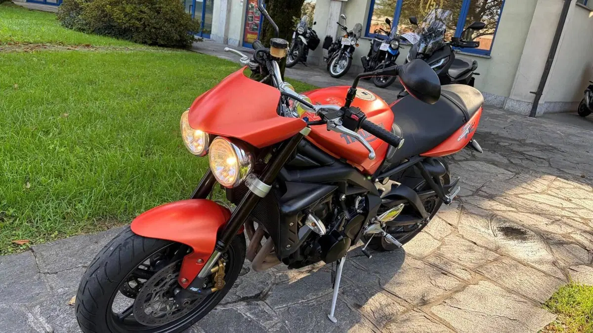 Triumph Street Triple R (2009 - 12)  (2)