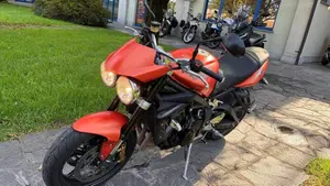 Triumph Street Triple R (2009 - 12)  (2)
