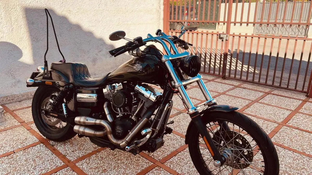 Harley-Davidson 1690 Wide Glide (2010 - 17) - FXDWG  (2)