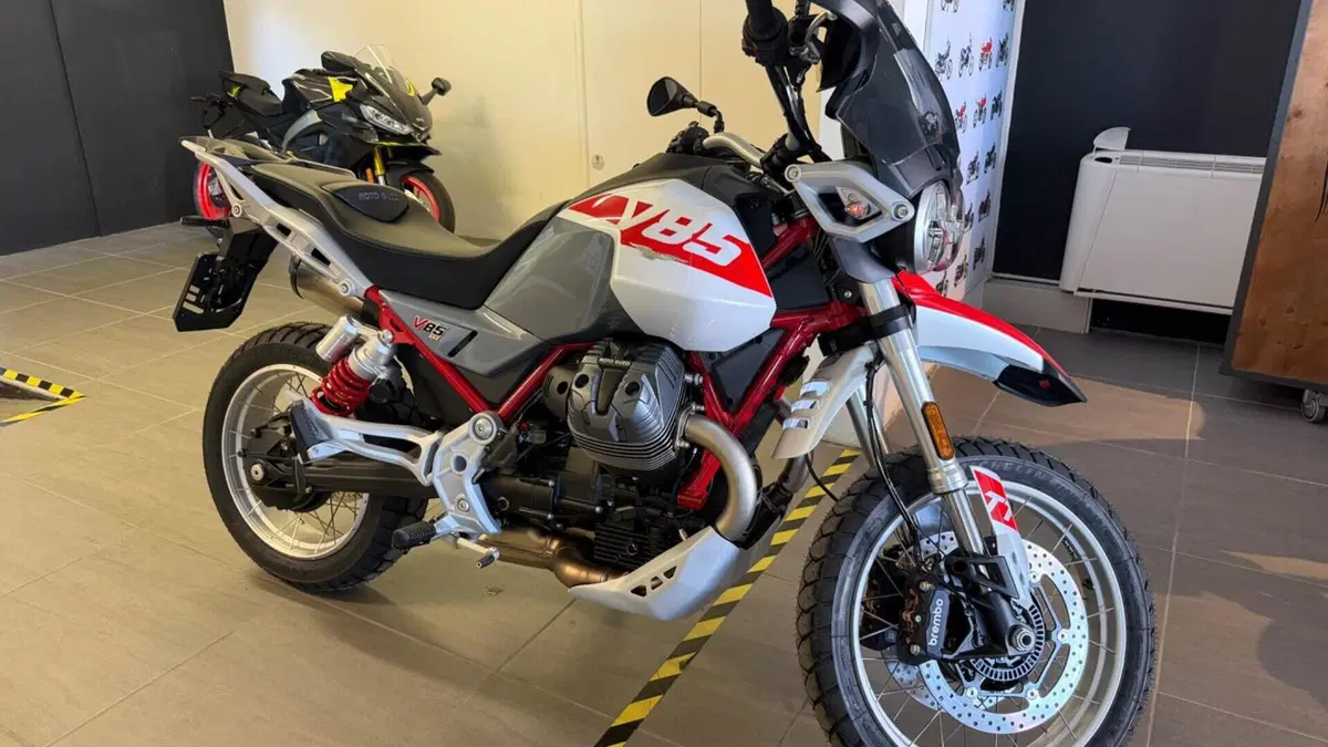 Moto Guzzi V85 TT (2024 - 26)  (3)