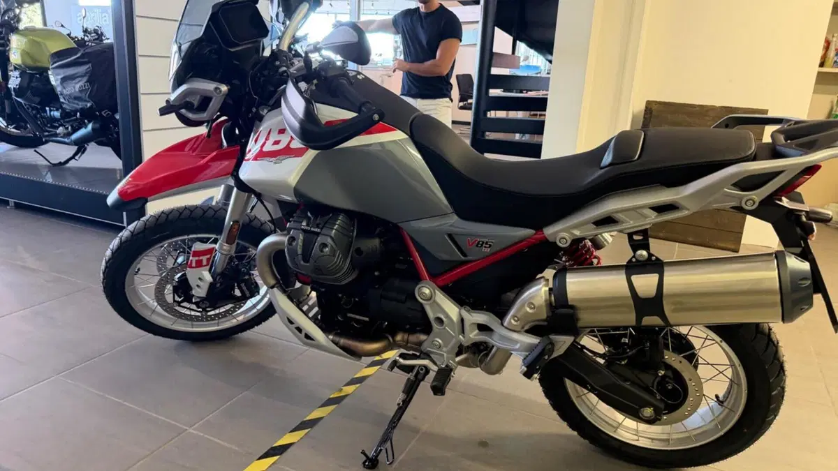 Moto Guzzi V85 TT (2024 - 26)  (4)