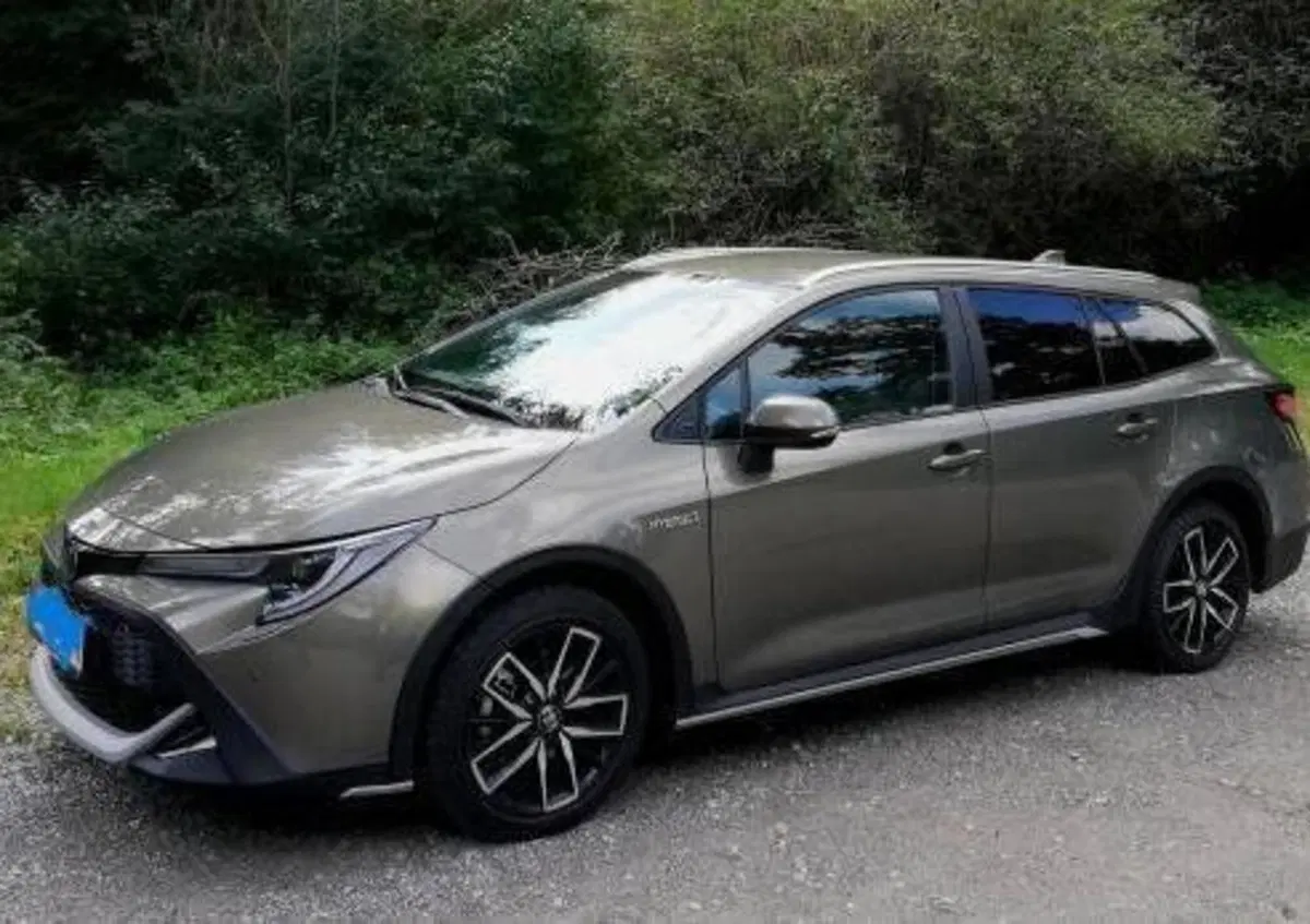 Toyota Corolla Touring Sports 2.0 Hybrid TREK