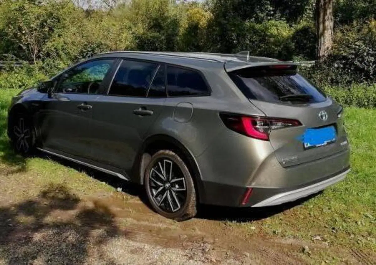 Toyota Corolla Touring Sports 2.0 Hybrid TREK (2)
