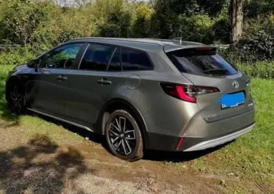 Toyota Corolla Touring Sports 2.0 Hybrid TREK (2)