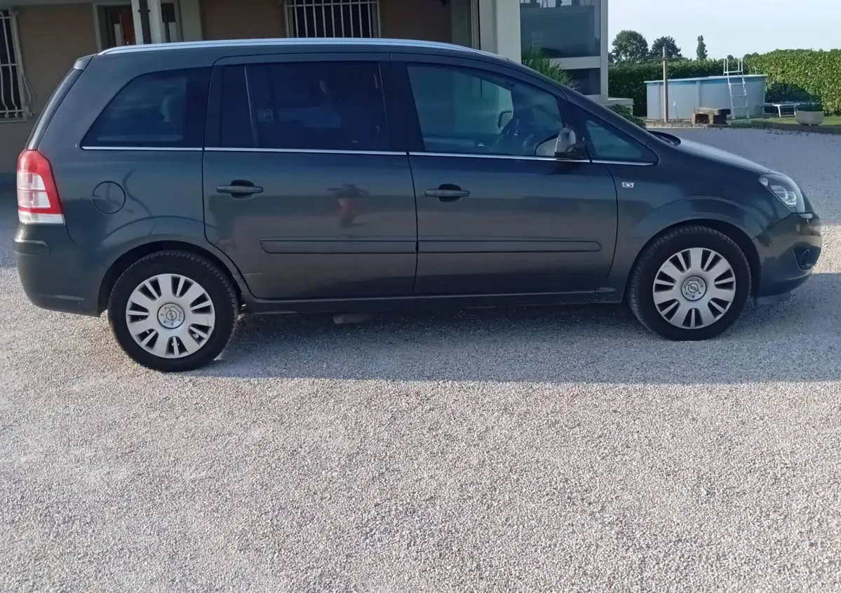 Opel Zafira 1.6 16V ecoM 150CV Turbo Cosmo (2)
