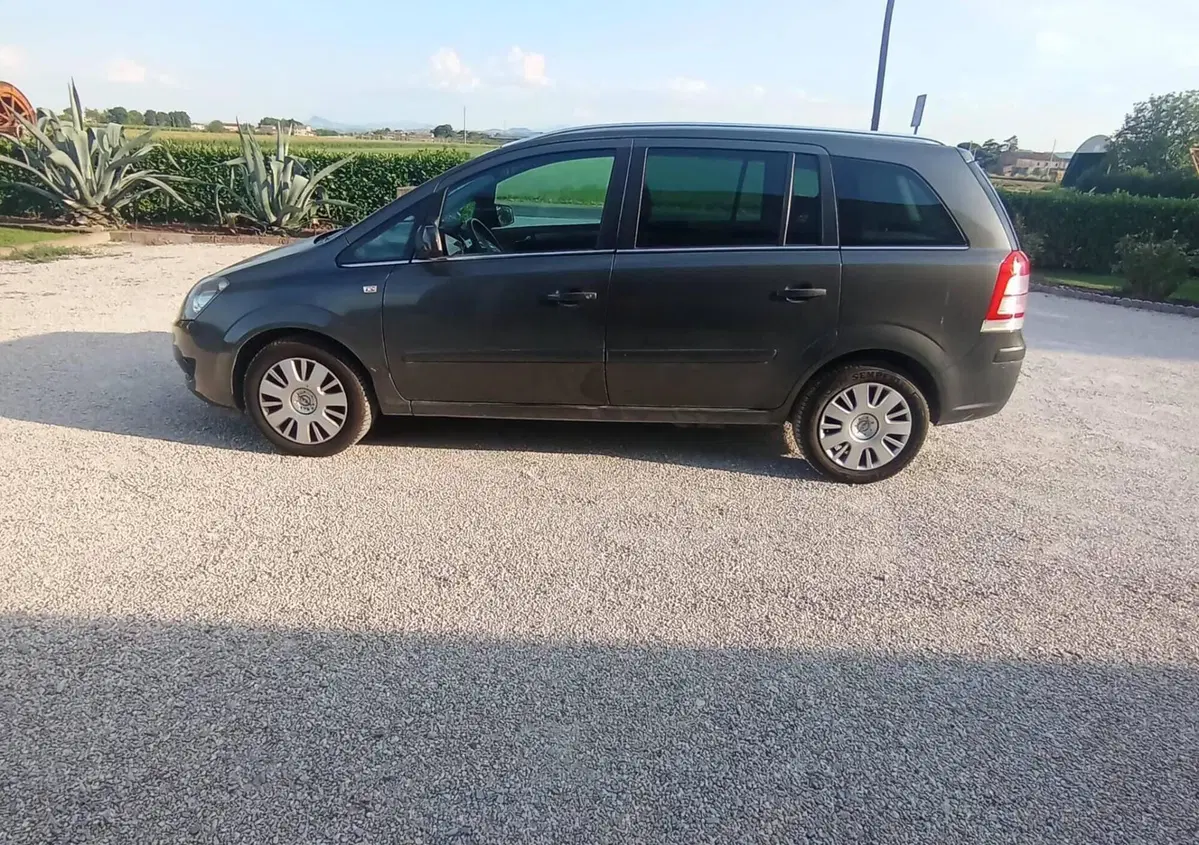 Opel Zafira 1.6 16V ecoM 150CV Turbo Cosmo (3)