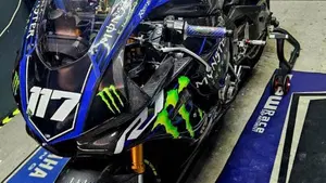 Yamaha YZF R1 (2015 - 16)  (2)