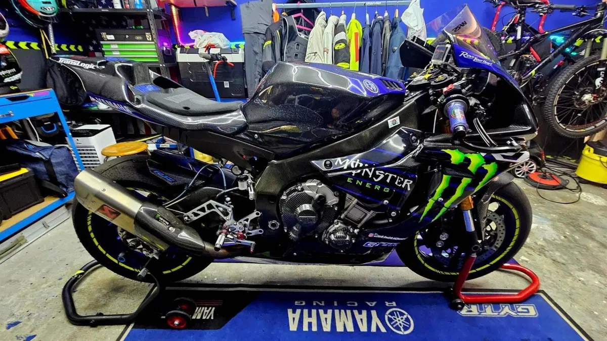 Yamaha YZF R1 (2015 - 16)  (3)