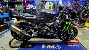 Yamaha YZF R1 (2015 - 16)  (3)