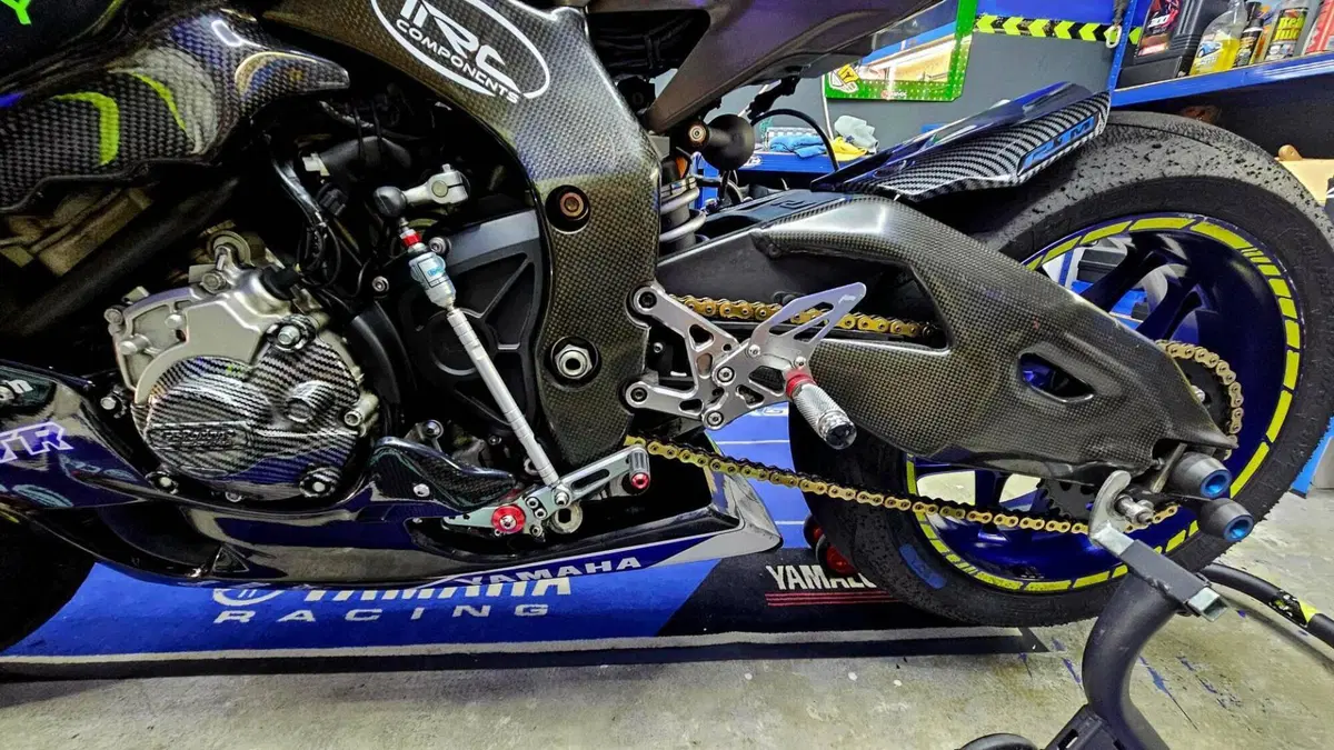 Yamaha YZF R1 (2015 - 16)  (5)