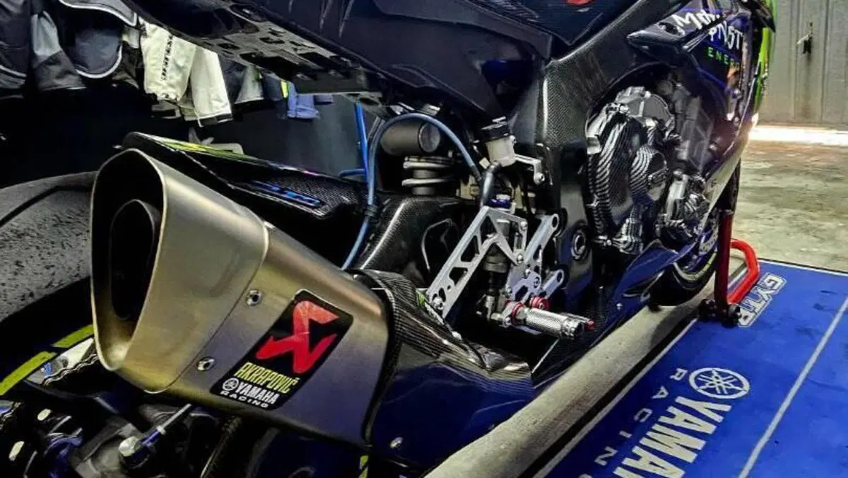 Yamaha YZF R1 (2015 - 16)  (6)