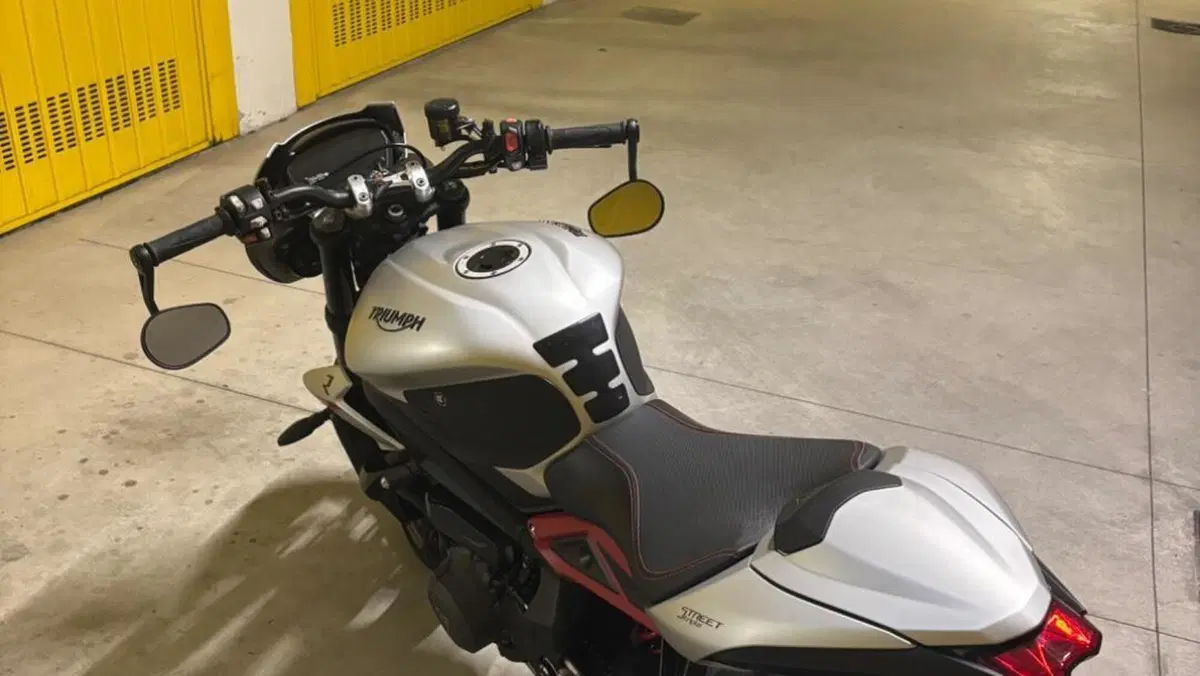 Triumph Street Triple R (2017 - 20)  (2)