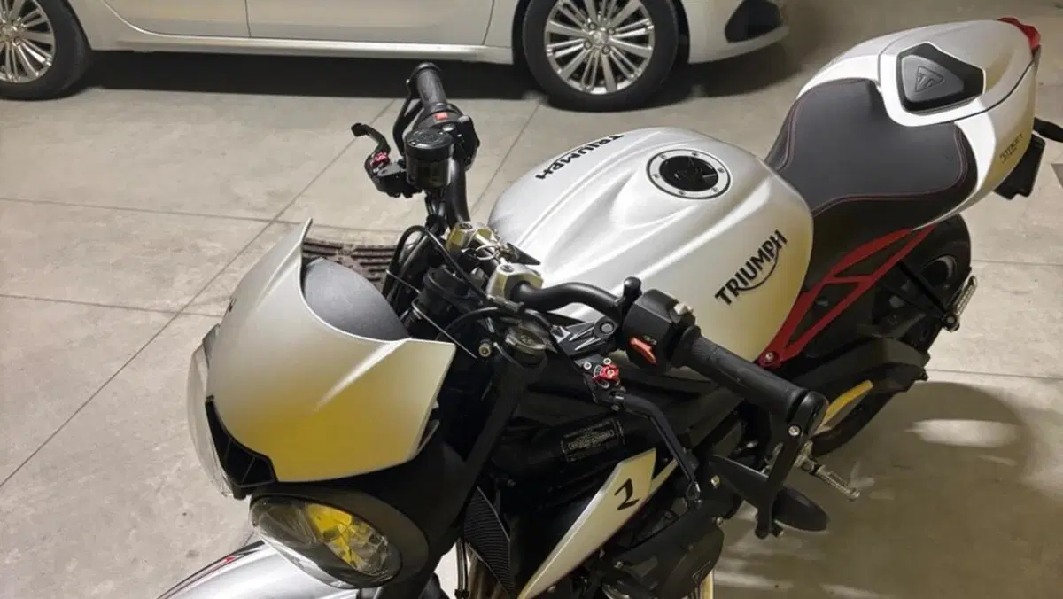 Triumph Street Triple R (2017 - 20)  (3)