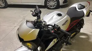 Triumph Street Triple R (2017 - 20)  (3)