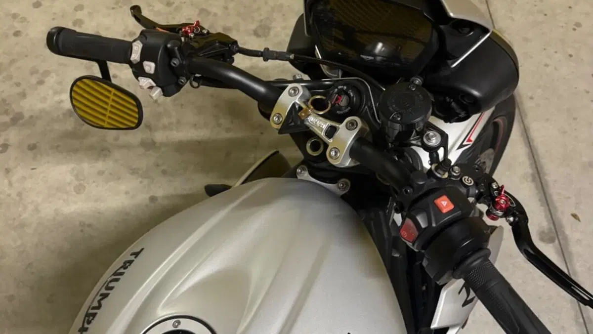 Triumph Street Triple R (2017 - 20)  (4)