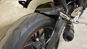Triumph Street Triple R (2017 - 20)  (5)